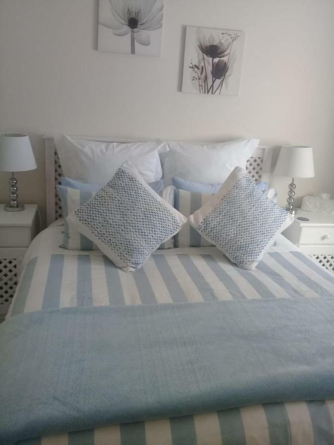 Settle Inn Self Catering Accommodation โคลเชสเตอร์ ภายนอก รูปภาพ